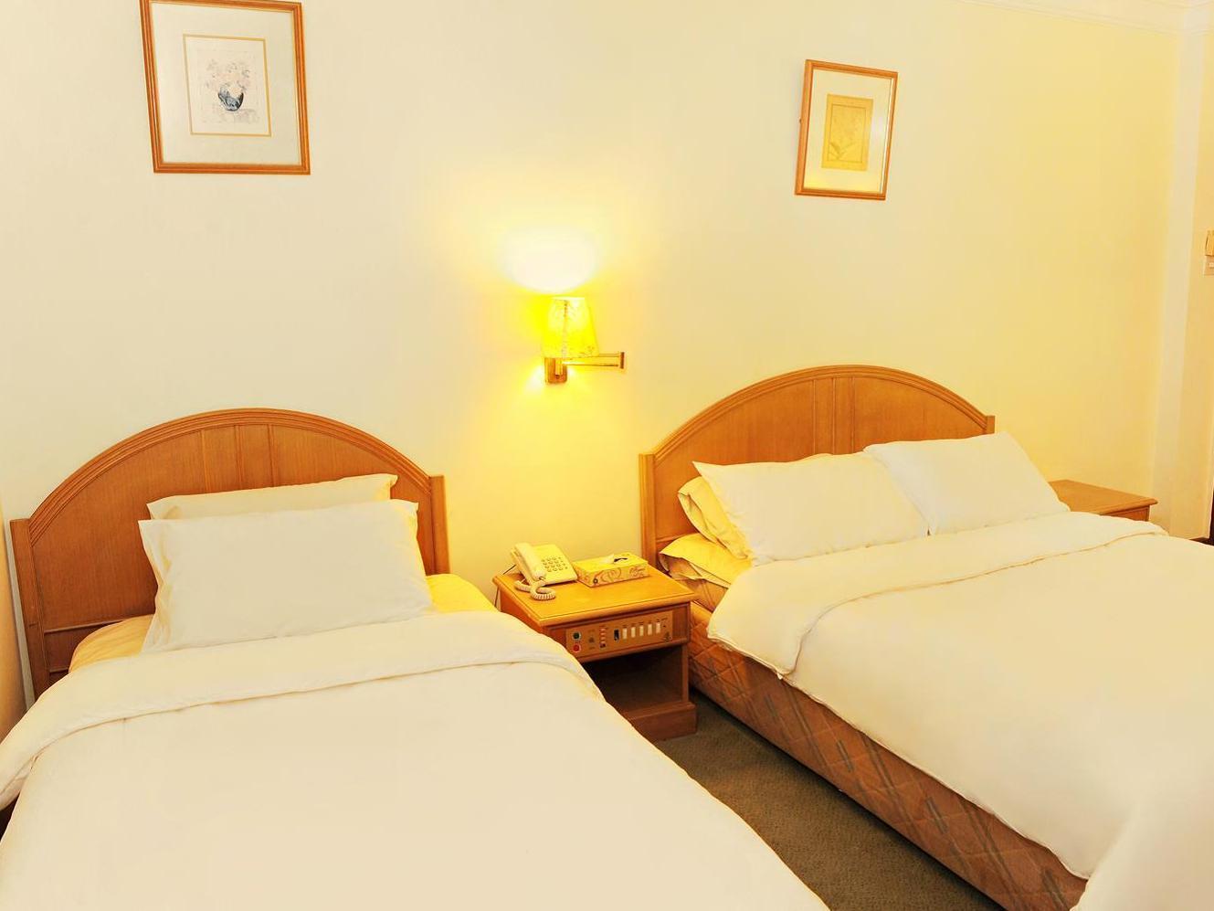 Borneo Hotel Kuching Extérieur photo